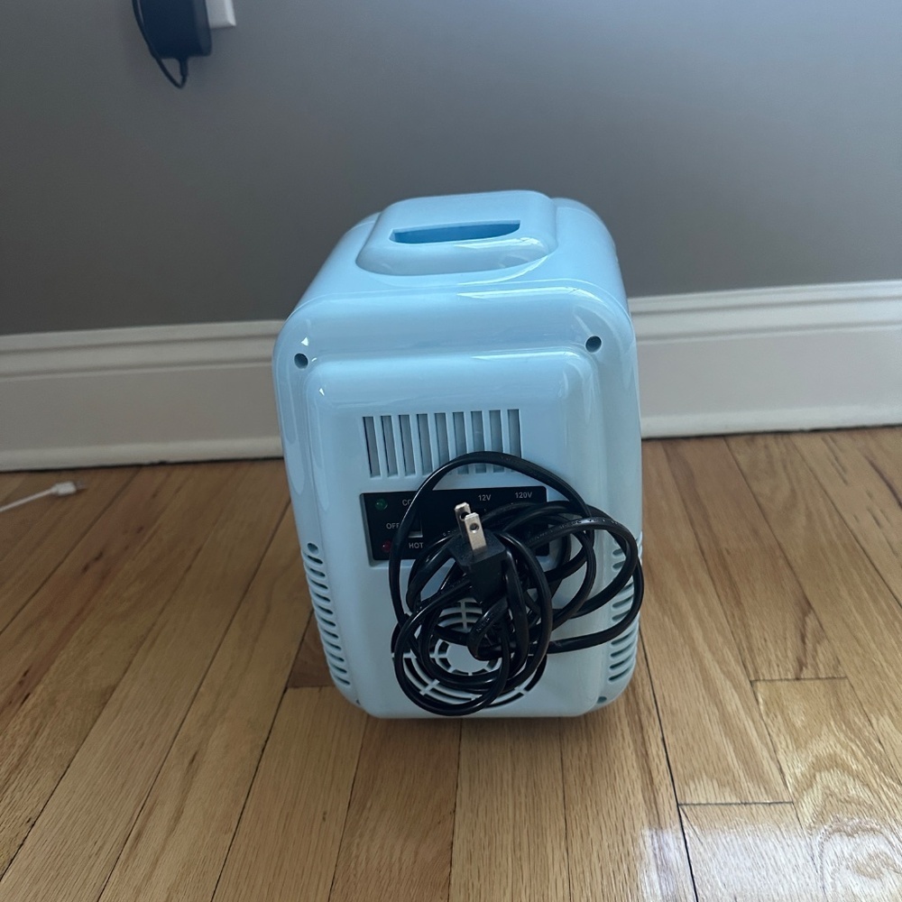 Mini fridge - Picture 7 of 8